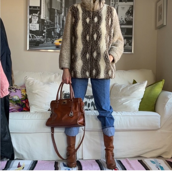 Stunning coat ❤️🍁 - Picture 4 of 11